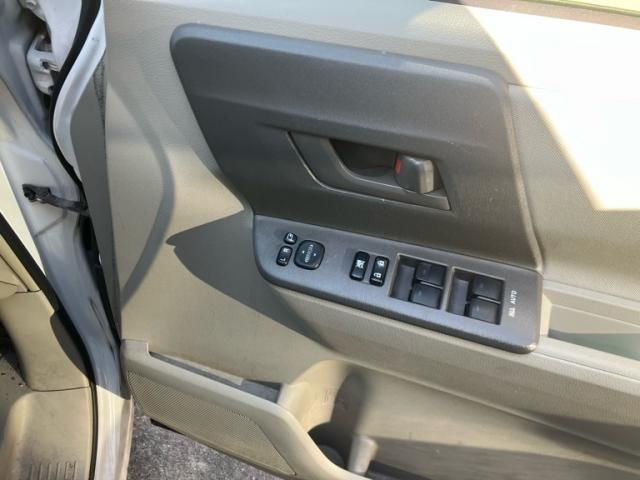 TOYOTA NOAH 2013 Image 31