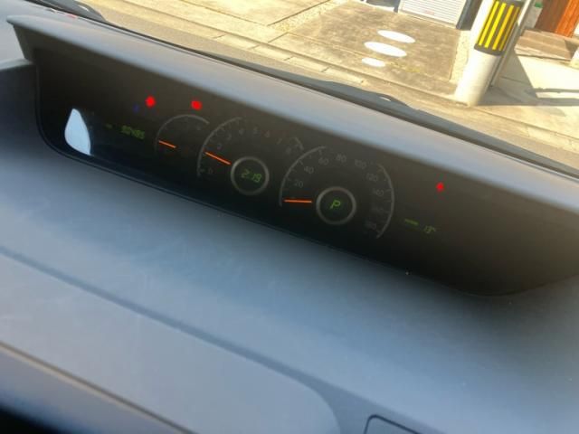 TOYOTA NOAH 2013 Image 31