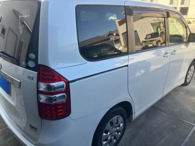TOYOTA NOAH 2013 Image 31