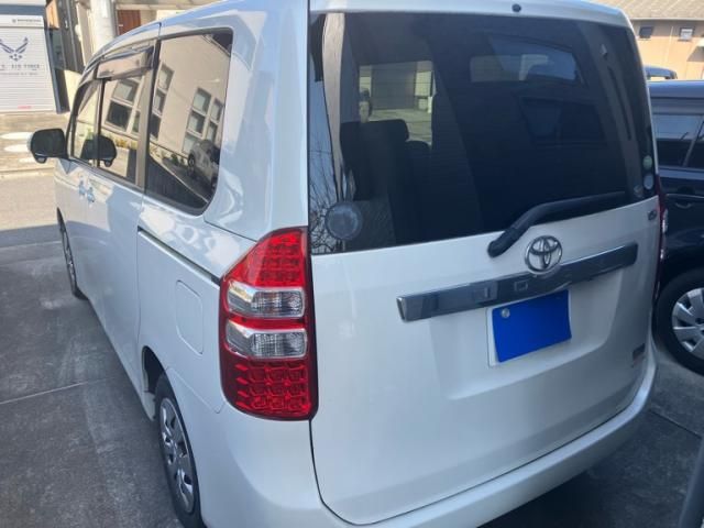 TOYOTA NOAH 2013 Image 31