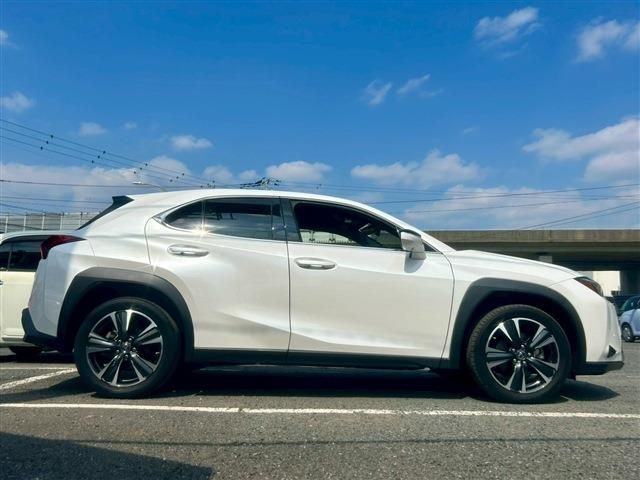 TOYOTA LEXUS UX250H 2023 Image 31