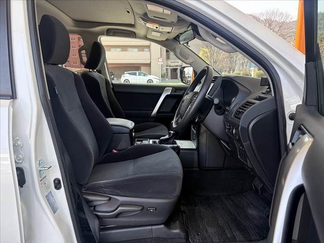 TOYOTA LANDCRUISER PRADO 2019 Image 31