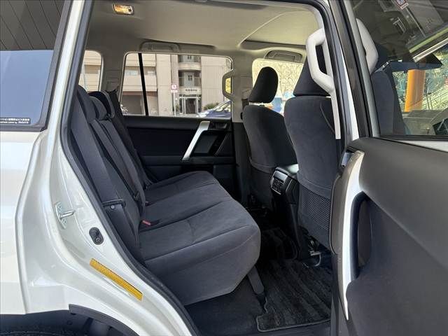 TOYOTA LANDCRUISER PRADO 2019 Image 31