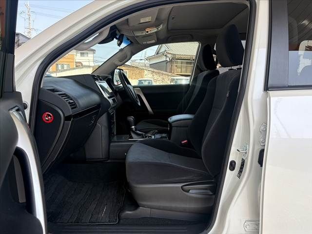 TOYOTA LANDCRUISER PRADO 2019 Image 31