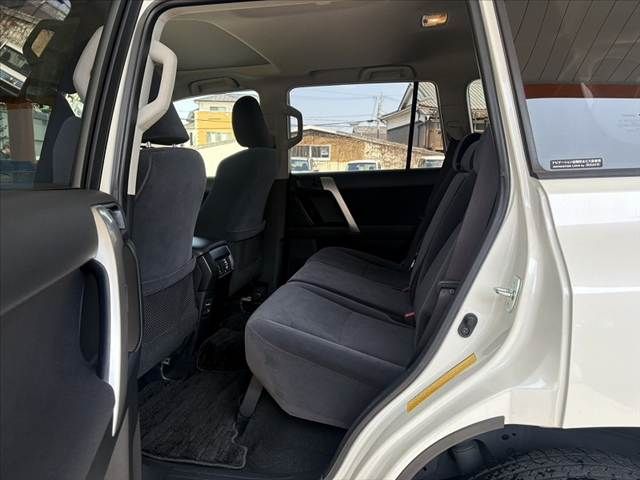 TOYOTA LANDCRUISER PRADO 2019 Image 31