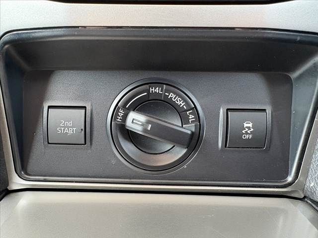 TOYOTA LANDCRUISER PRADO 2019 Image 31