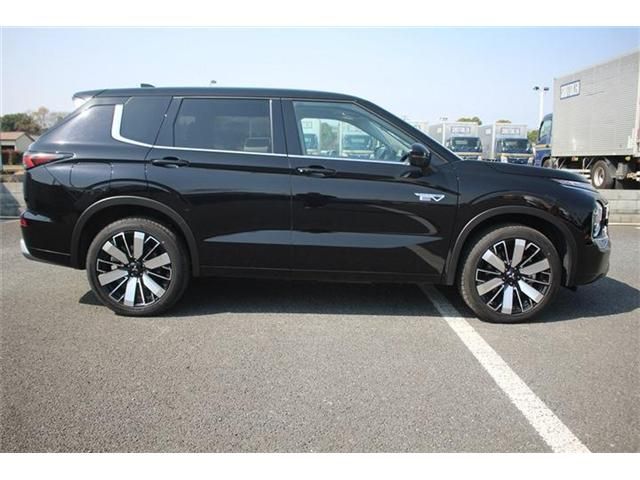 MITSUBISHI OUTLANDER PHEV 2024 Image 31