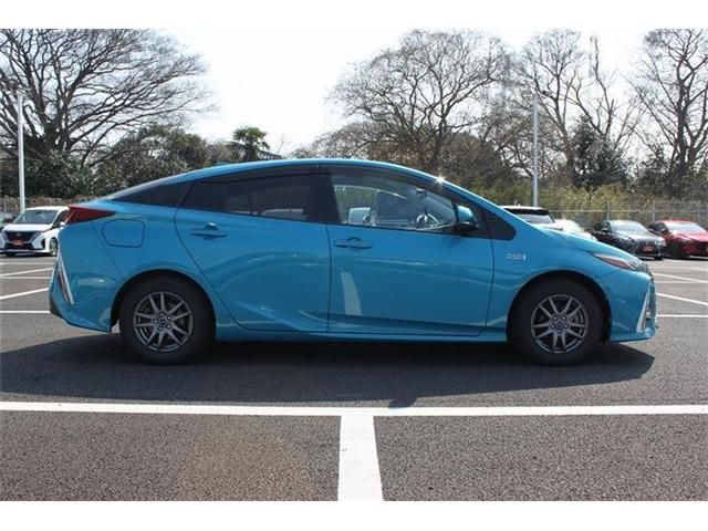 TOYOTA PRIUS PHV 2017 Image 31