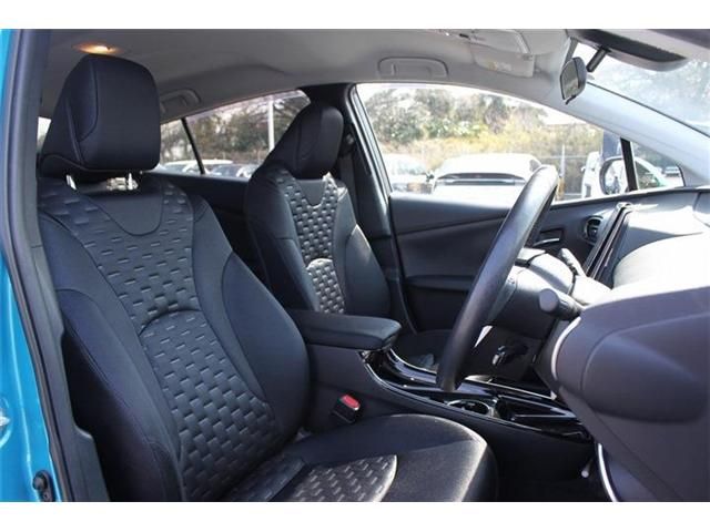 TOYOTA PRIUS PHV 2017 Image 31