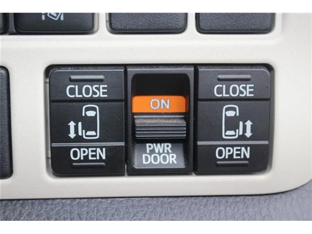 TOYOTA NOAH 2018 Image 31