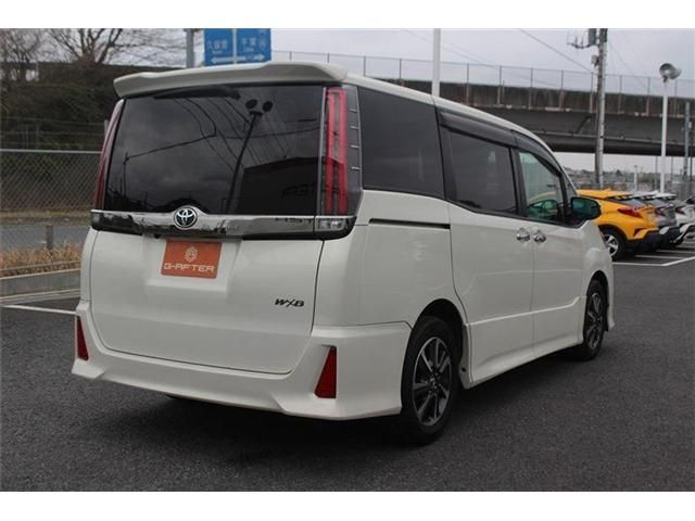 TOYOTA NOAH 2018 Image 31