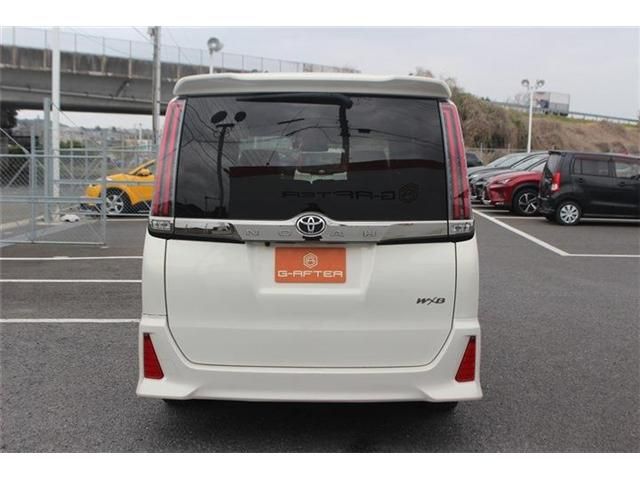 TOYOTA NOAH 2018 Image 31