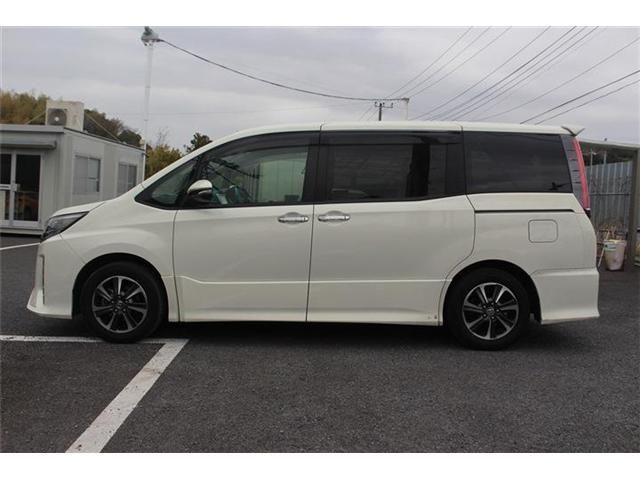 TOYOTA NOAH 2018 Image 31
