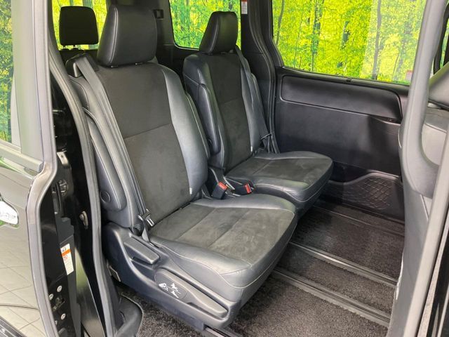 TOYOTA NOAH 2016 Image 31