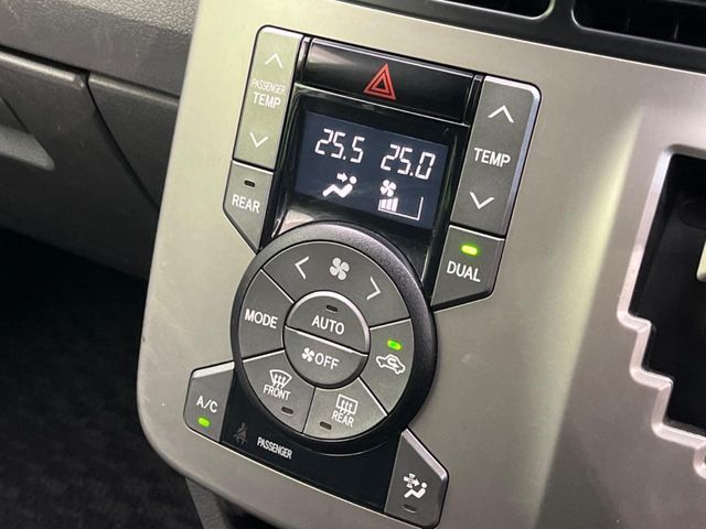 TOYOTA VOXY 2010 Image 31