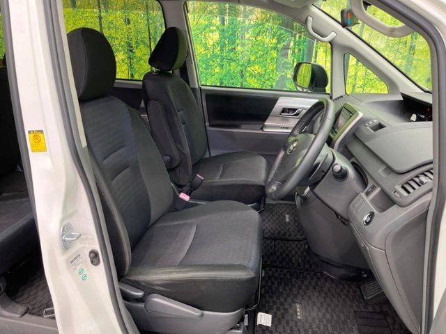 TOYOTA VOXY 2010 Image 31