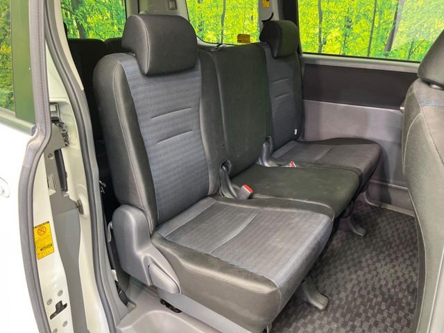 TOYOTA VOXY 2010 Image 31