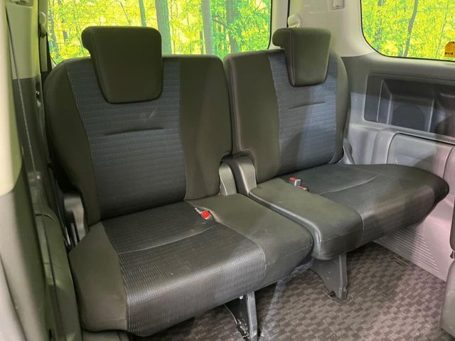 TOYOTA VOXY 2010 Image 31