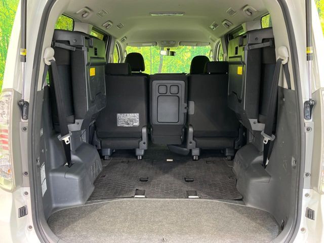 TOYOTA VOXY 2010 Image 31