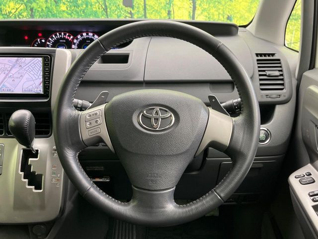 TOYOTA VOXY 2010 Image 31