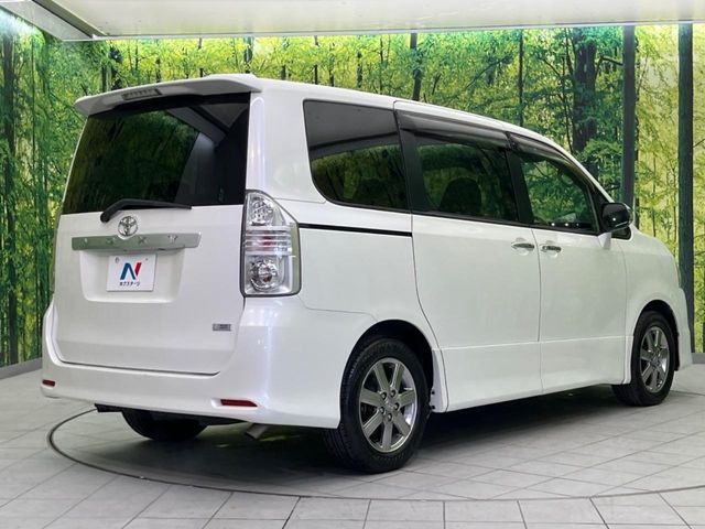 TOYOTA VOXY 2010 Image 31