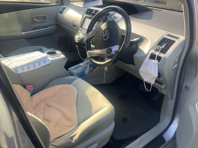 TOYOTA PRIUS ALPHA 2013 Image 31