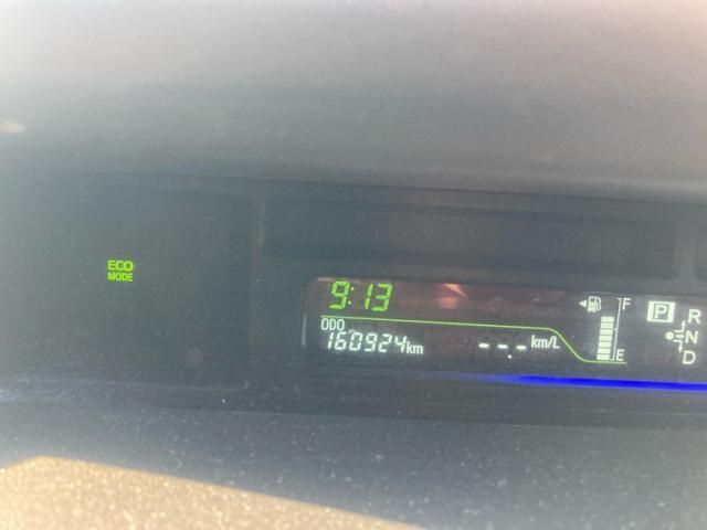 TOYOTA PRIUS ALPHA 2013 Image 31