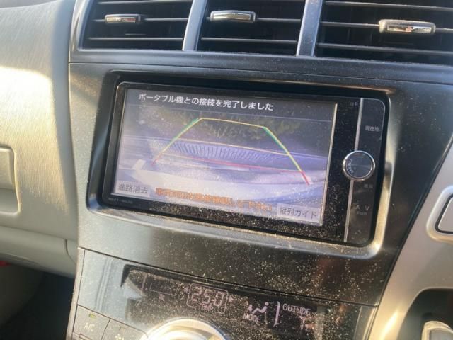 TOYOTA PRIUS ALPHA 2013 Image 31