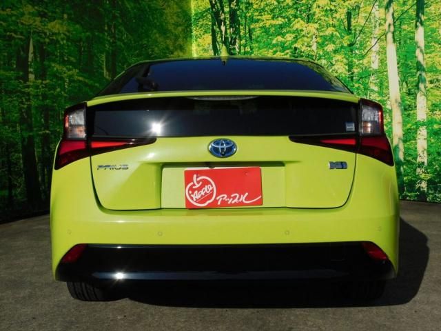 TOYOTA PRIUS 2018 Image 31