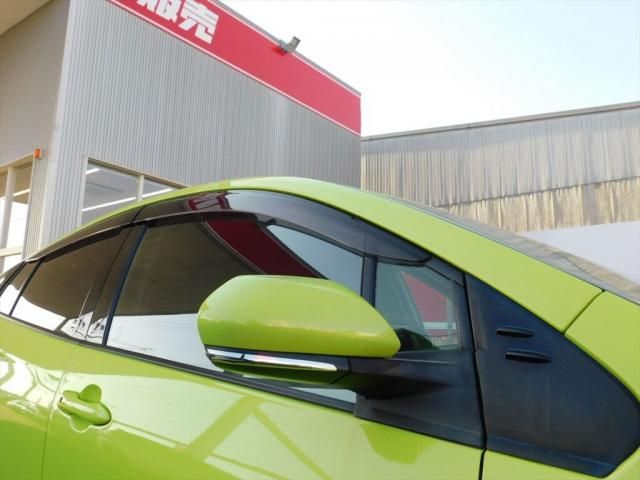 TOYOTA PRIUS 2018 Image 31