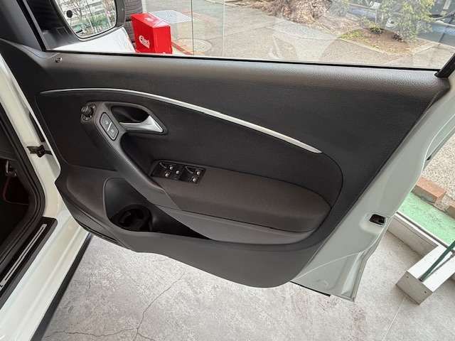 VOLKSWAGEN POLO GTI 2016 Image 31