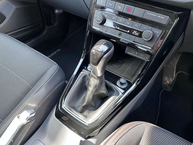 VOLKSWAGEN T-CROSS 2021 Image 31