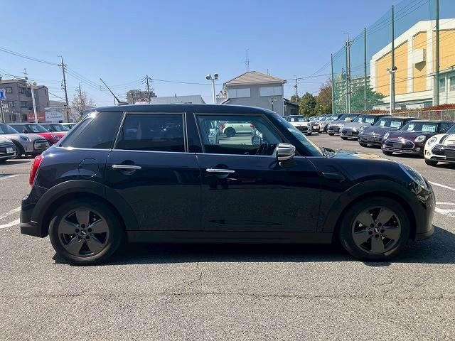 BMW MINI COOPER 5DOOR 2022 Image 31