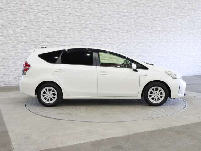 TOYOTA PRIUS ALPHA 2015 Image 31