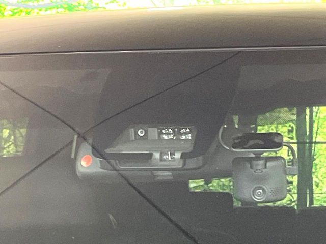 TOYOTA VOXY 2018 Image 31