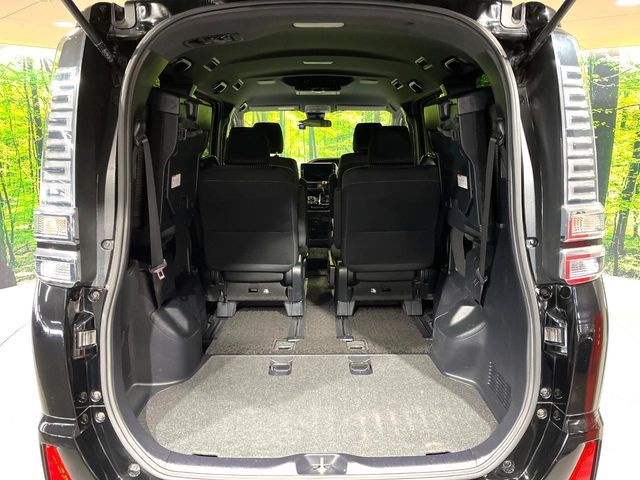 TOYOTA VOXY 2018 Image 31