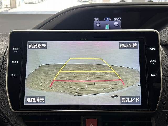 TOYOTA VOXY HYBRID 2018 Image 31