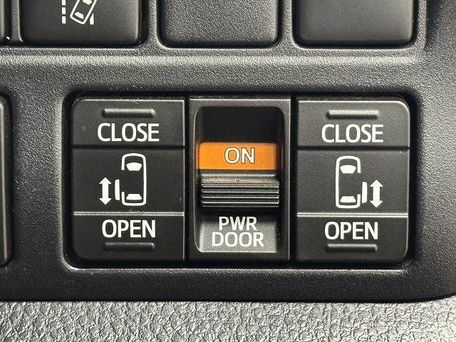 TOYOTA VOXY HYBRID 2018 Image 31