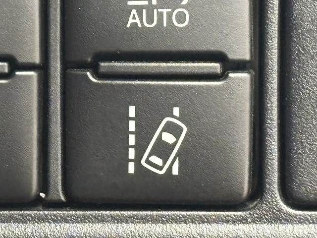 TOYOTA VOXY HYBRID 2018 Image 31