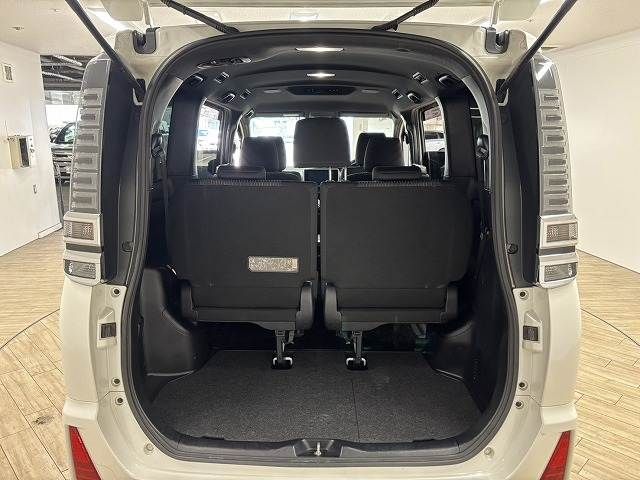 TOYOTA VOXY HYBRID 2018 Image 31