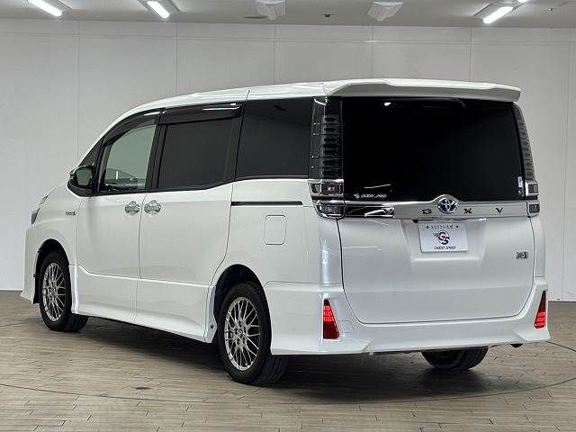 TOYOTA VOXY HYBRID 2018 Image 31