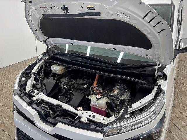 TOYOTA VOXY HYBRID 2018 Image 31