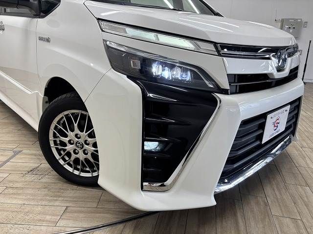 TOYOTA VOXY HYBRID 2018 Image 31