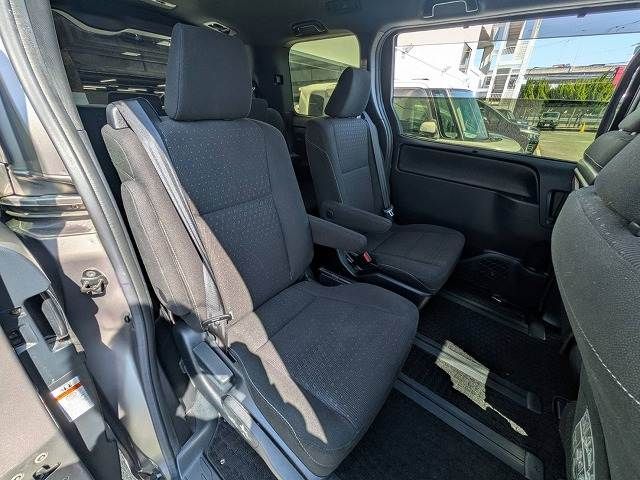 TOYOTA NOAH HYBRID 2017 Image 31