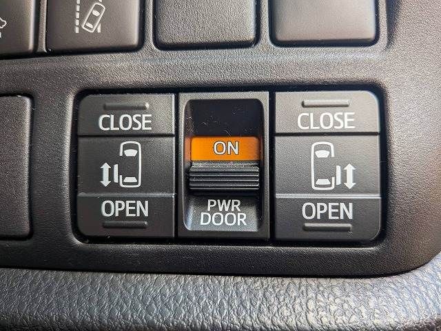 TOYOTA NOAH HYBRID 2017 Image 31