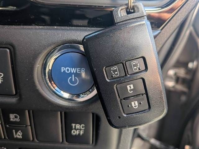 TOYOTA NOAH HYBRID 2017 Image 31