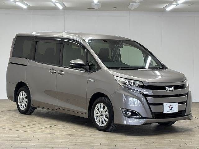 TOYOTA NOAH HYBRID 2017 Image 31