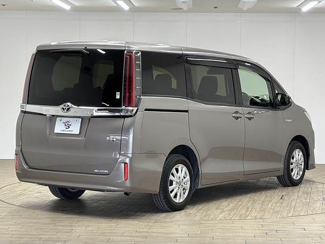 TOYOTA NOAH HYBRID 2017 Image 31
