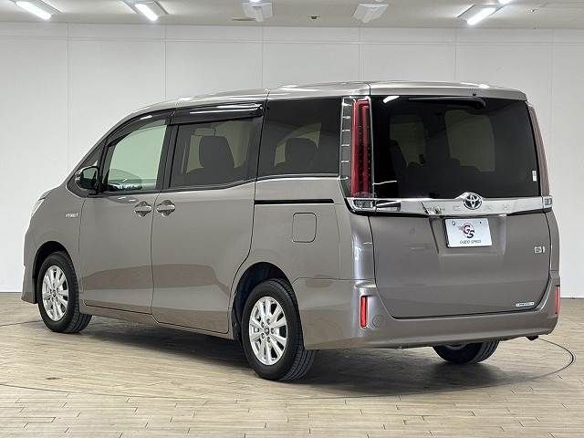 TOYOTA NOAH HYBRID 2017 Image 31