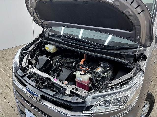 TOYOTA NOAH HYBRID 2017 Image 31